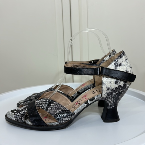*Rock bottom price!* L'Artiste Spring Step Snake Print Sandal Size 9.5-10 EU 41 - Picture 1 of 11